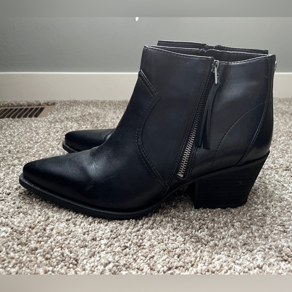 Circus by Sam Edelman Shoes - Circus by Sam Edelman black heeled booties